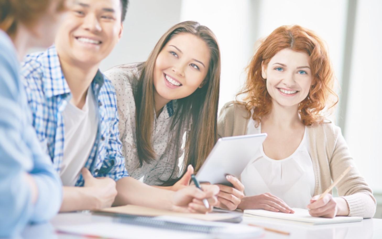 Environnement de travail avec outils d'analyse financière