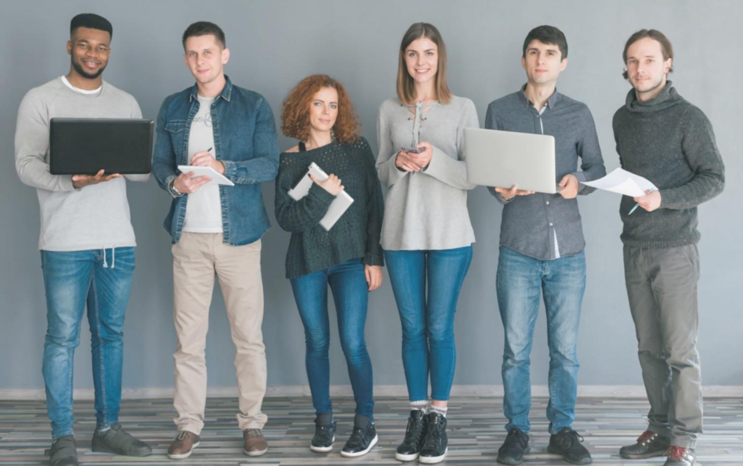 Interface d'analyse financière moderne affichant des tableaux de bord et graphiques de données